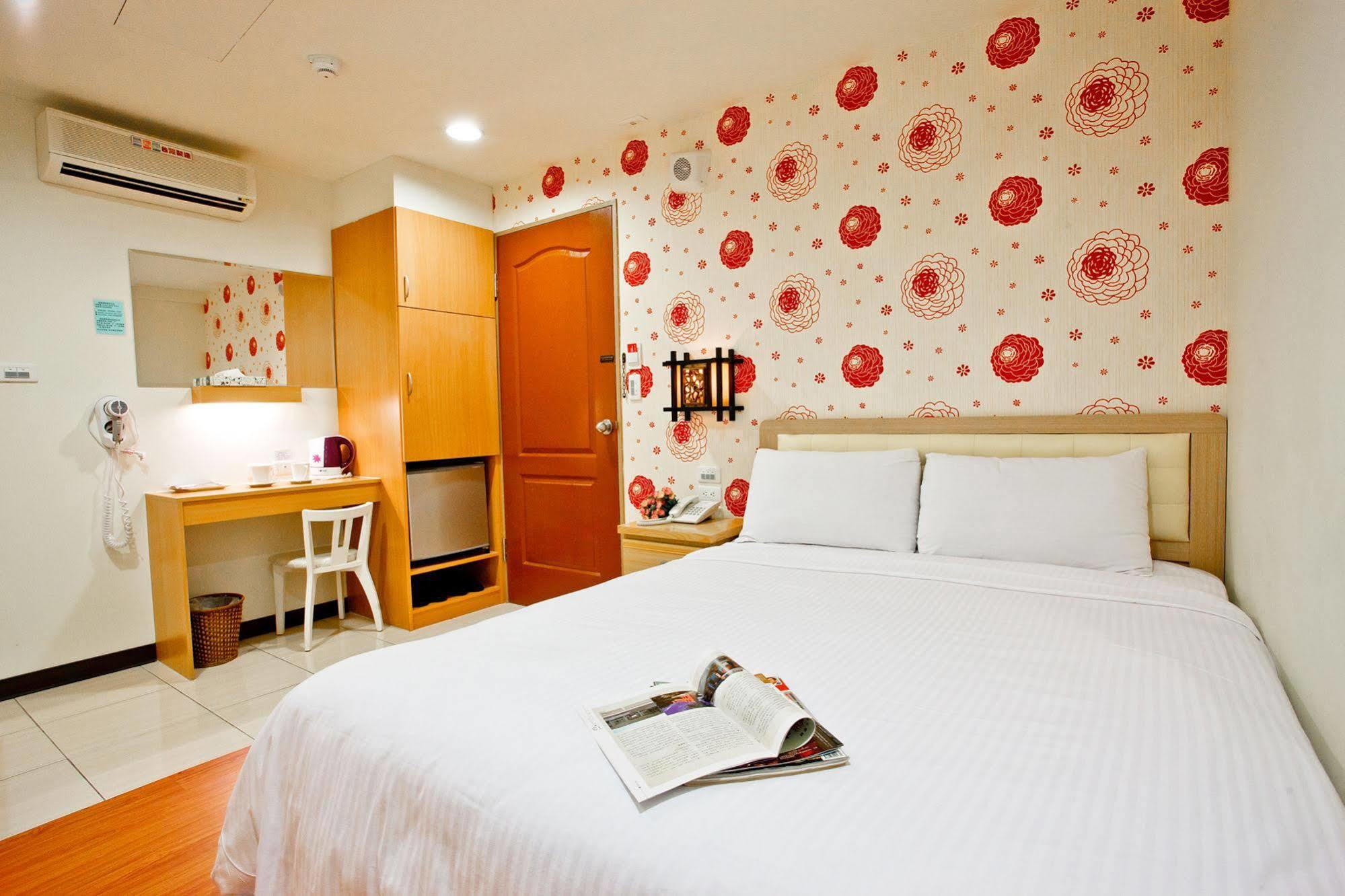 Green Park Commercial Hotel Tainan Exterior photo