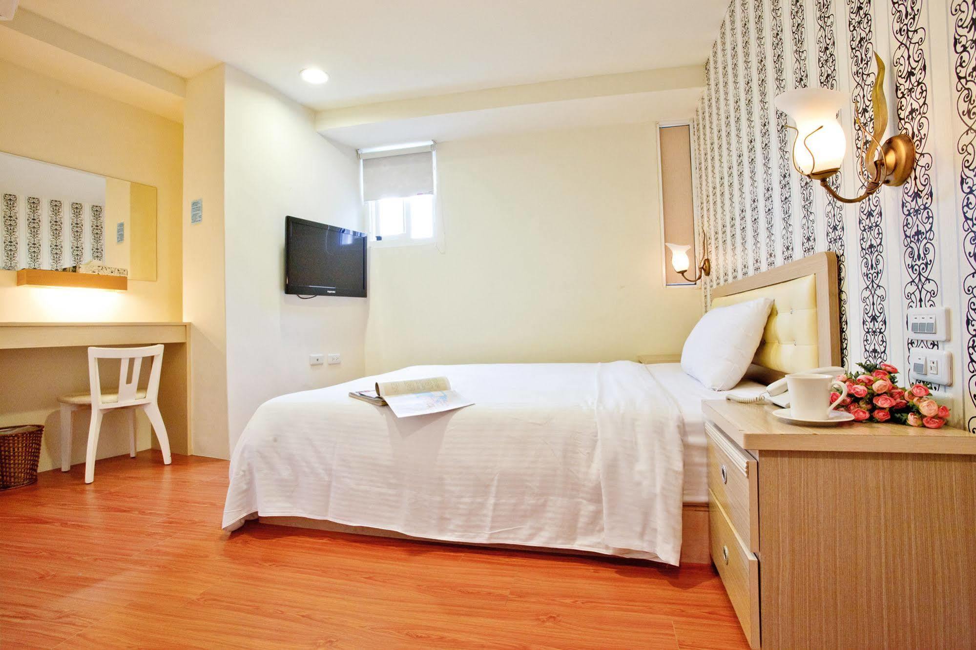 Green Park Commercial Hotel Tainan Exterior photo